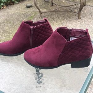 Women's Burgundy Quilted Ankle Boots SZ8